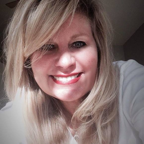 Meet your Posher, Debi - Picture 1 of 1